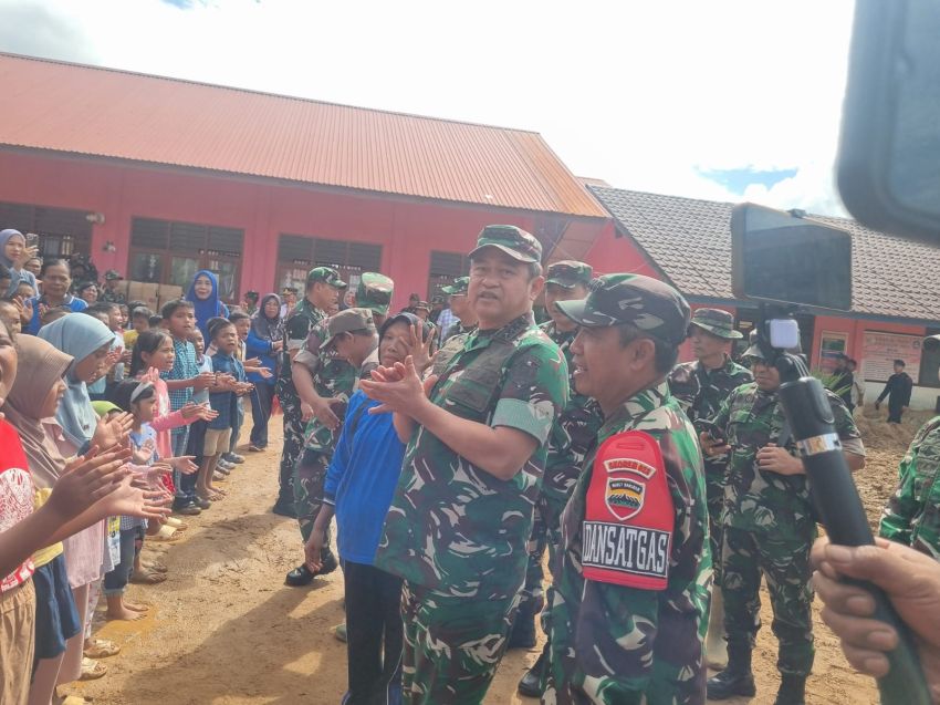 Kasad TNI Tinjau Lokasi Bencana Banjir di Tukka