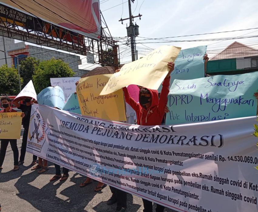 Pedang Demokrasi Gelar Aksi di Kantor DPRD dan Kejari Pematang Siantar