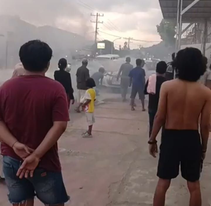 Mobil Mazda Terbakar di Tapteng, Warga Berhasil Padamkan Api
