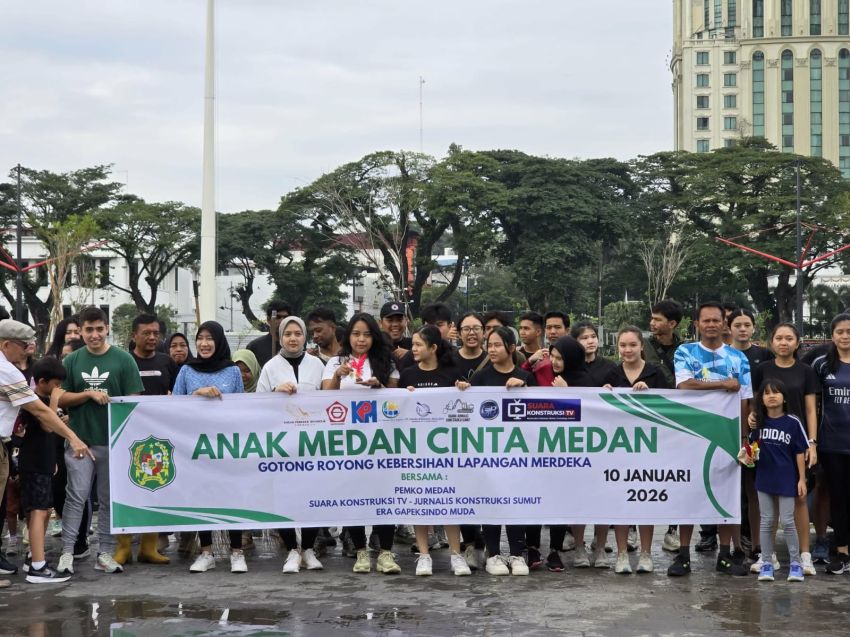 Anak Medan Cinta Medan Bersih- bersih Lapangan Merdeka