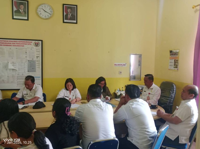 Rapat Awal Tahun, Disdukcapil Humbahas Evaluasi Capaian Kinerja 2025