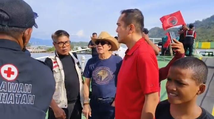 Yasonna Laoli Tinjau Layanan Kesehatan Kapal RSA Malahayati di Tapteng