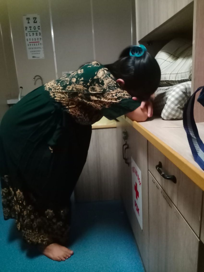 Ditolak Terbang Karena Hamil Tua, Warga Nias Bersalin ke Medan Naik Kapal Sambil Menahan Sakit