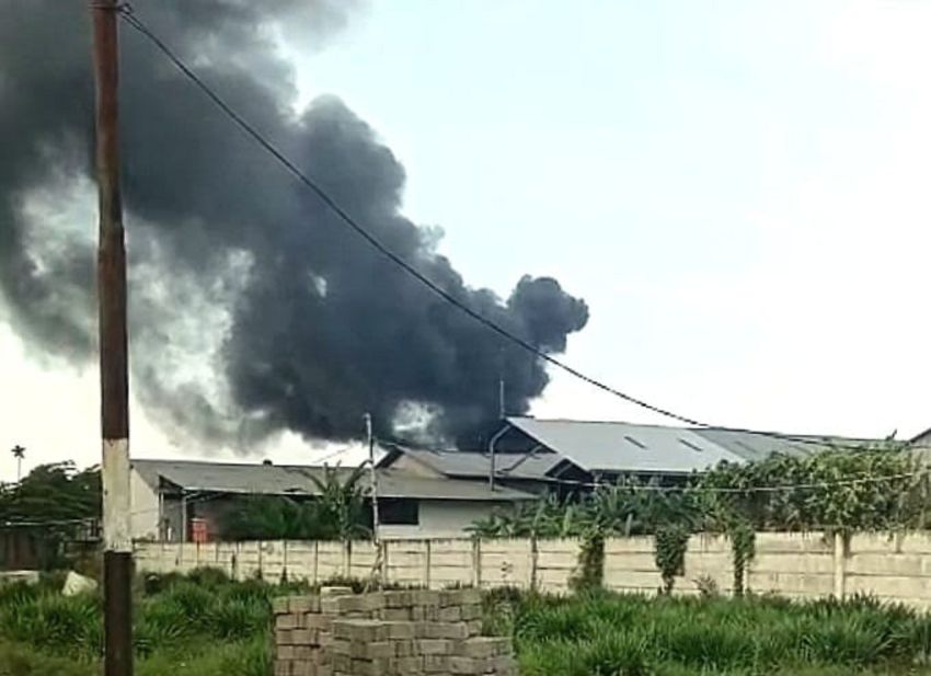 Sampah Bahan Latex Eks Pabrik Terbakar, Warga Tanjungmorawa Heboh