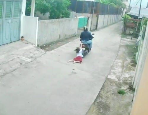 Seorang Gadis Cilik Terseret Motor Penjahat di Marelan