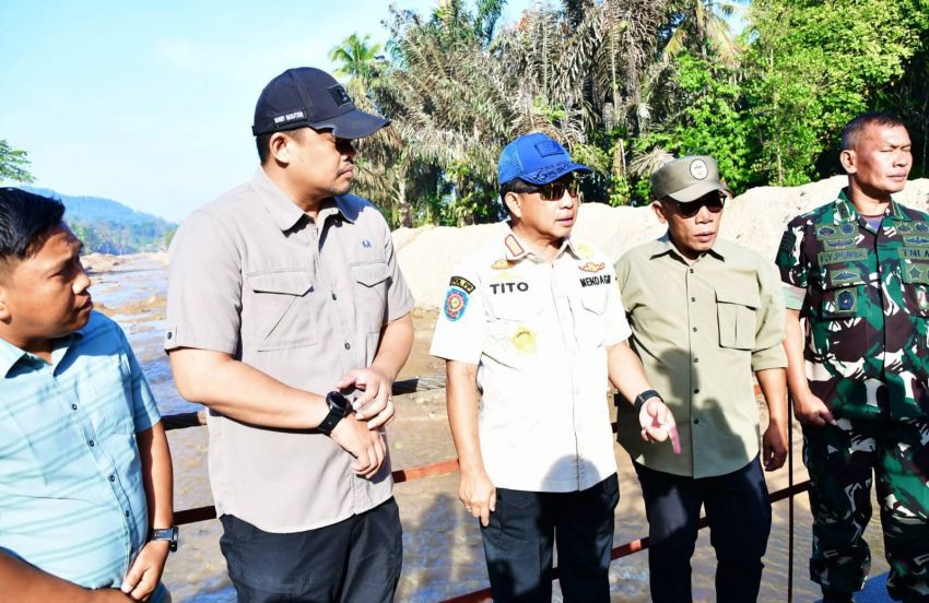 Sulap Sedimen Jadi Tanggul, Mendagri Puji Bupati Tapteng