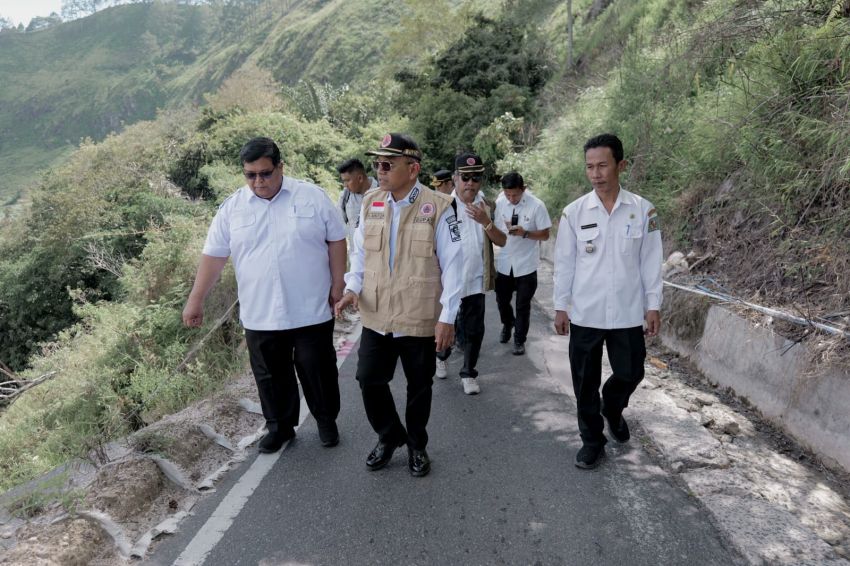 Bupati Simalungun Perintahkan BPBD Perbaiki Jalan Longsor di Haranggaol