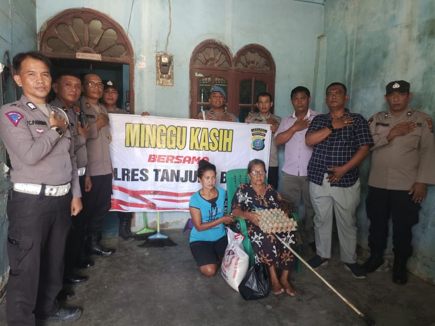 Minggu Kasih, Polres Tanjungbalai Salurkan Sembako ke Warga Datuk Bandar