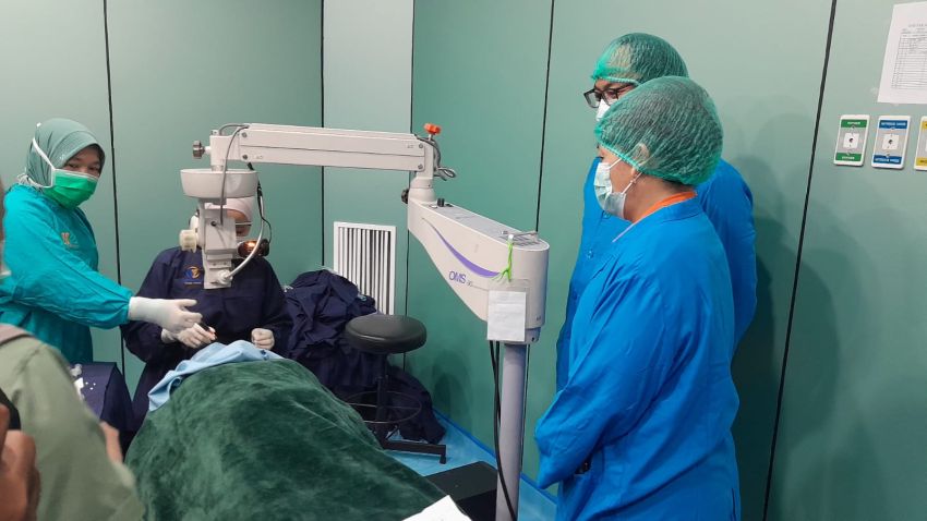 Operasi Katarak Gratis Martabe Kembalikan Harapan Warga Kurang Mampu