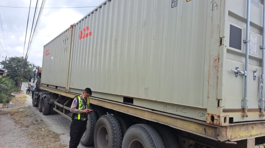 Ibu Pengendara Motor Tewas Terlindas Truk Kontainer di Jalinsum Batu Bara