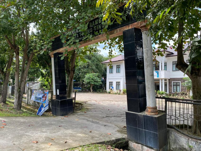 Gapura Kantor Camat Rambutan Tebingtinggi Nyaris Tumbang