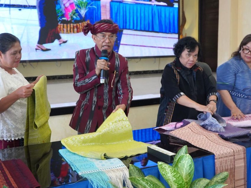 Merdi Sihombing: Ulos Sakral Jangan Dipotong demi Fesyen