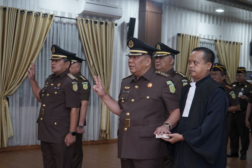 Kajati Sumut Lantik Johnny Pardede Aspidsus, Ronal Bakara Aspema dan Ridwan Kajari Medan