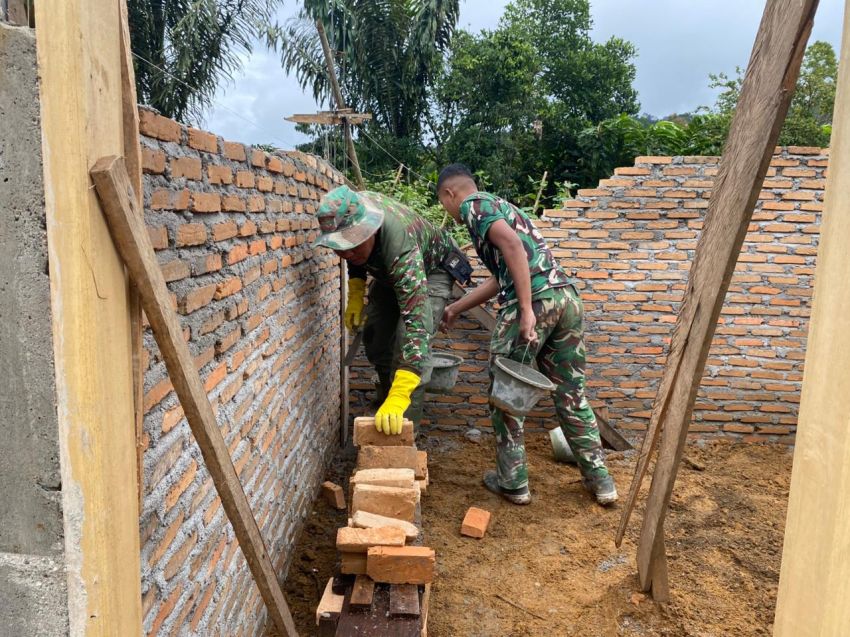 Satgas TMMD ke-127 Kodim 0207/Simalungun Lanjutkan Pembangunan RTLH di Bahapal