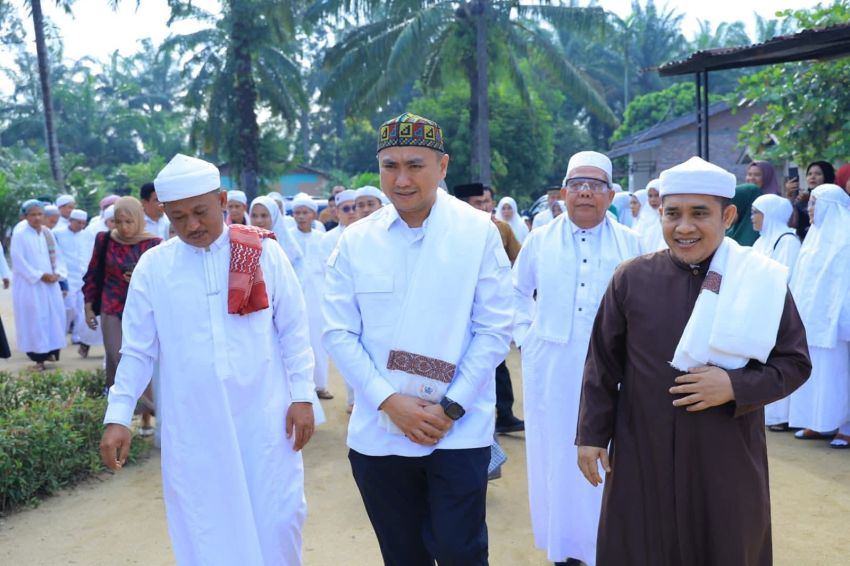 Bupati Labura Hadiri Haul ke-8 Syeikh H Muhammad Sukur Munthe di Sukajadi
