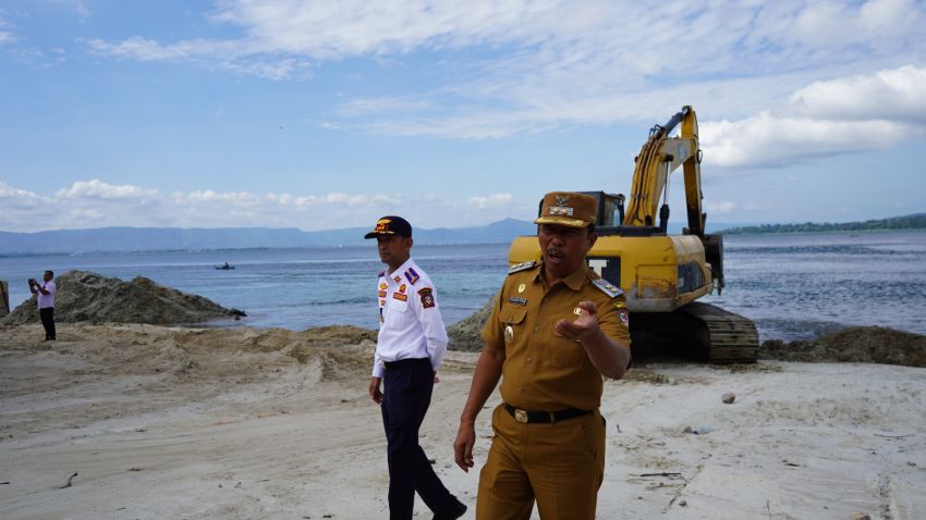 Wabup Toba Tinjau Galangan Kapal Dock Porsea yang Diduga Keruk Pasir Danau