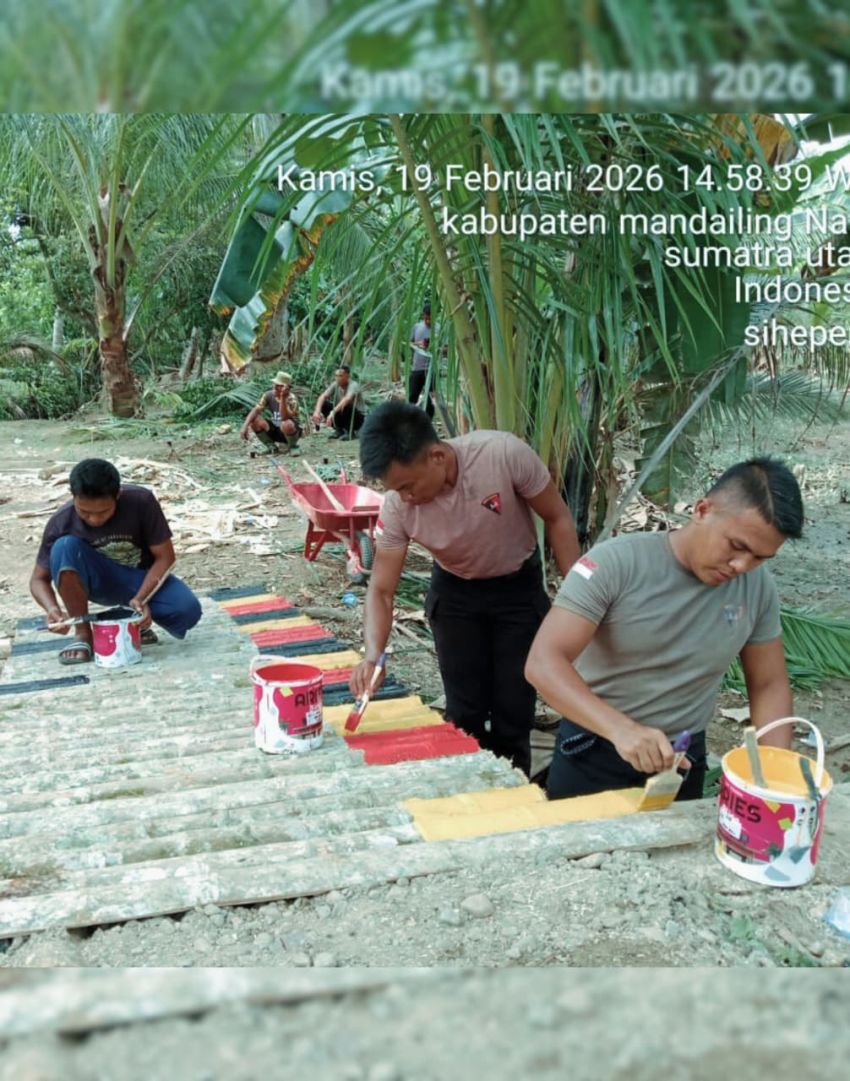 Brimob Polda Sumut Bangun Jembatan Darurat di Pelosok Tapsel