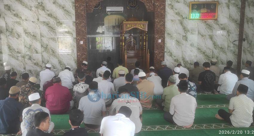 Anggota DPRD Sumut Salat Jumat Perdana Ramadan 1447 H di Masjid Al-Hasanah Aekkanopan