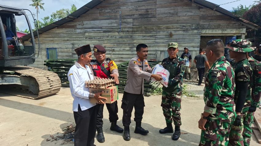 Pererat Sinergi TNI-Polri, Kapolsek Medang Deras Bantu Pembangunan Jembatan di Batubara