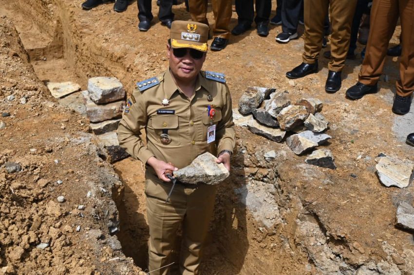 Bupati Humbahas Letakkan Batu Pertama Pembangunan KDMP Pakkat Hauagong