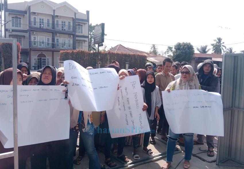 Karyawan MBG Seirampah Kiri Gelar Aksi Tuntut Operasional Dapur Dibuka Kembali