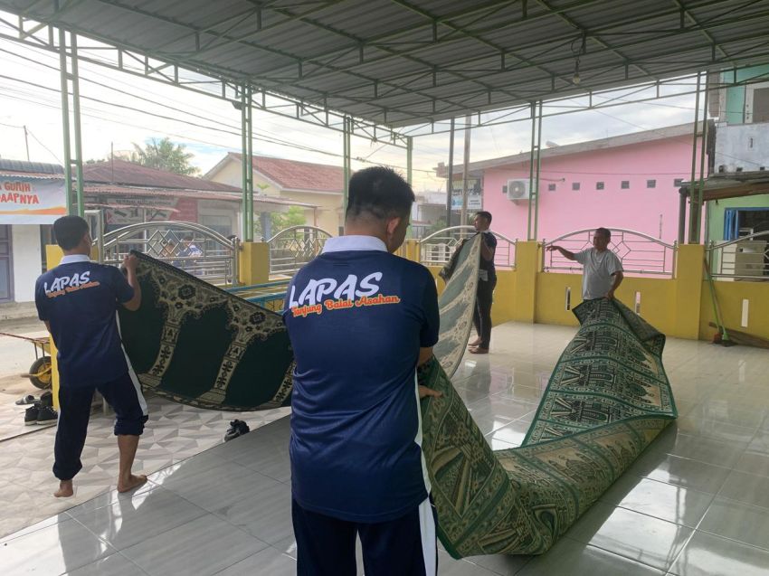 Sambut Ramadan, Lapas Kelas IIB TBA Bersihkan Musholla Nurul Ihsan