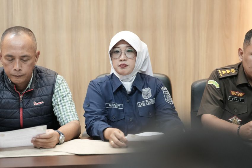 Kejati Sumsel Tangkap Oknum Anggota DPRD dan Anaknya, Satu Mobil Alphard Disita