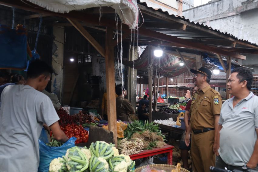 Tinjau Pasar Inpres, Sekdako Tebingtinggi Himbau Pedagang Tempati Kios Yang Baru Direvitalisasi