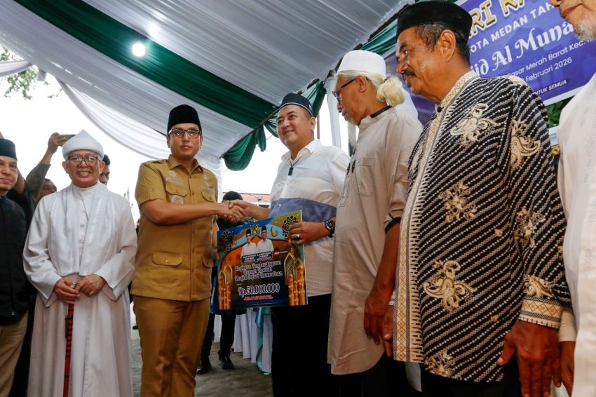 Safari Ramadan Perdana, Rico Waas Tegaskan Pembangunan Dimulai Dari Diri Sendiri