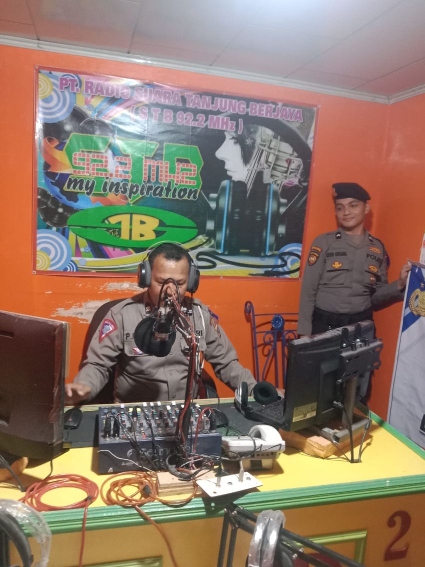 Satlantas Polres Tanjungbalai Sosialisasikan Ops Keselamatan Toba 2026 Melalui Radio