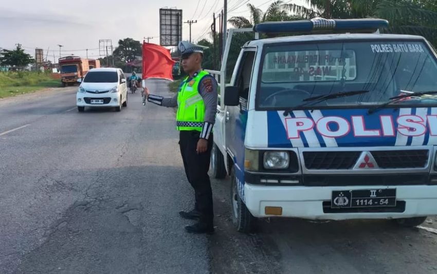 Satlantas Polres Batu Bara Kibas Bendera, Jaga Kamseltibcar di Jalinsum