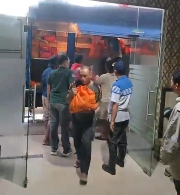 Pemkab Tapteng Siapkan Bahan Pangan Posko Pengungsi GOR Pandan