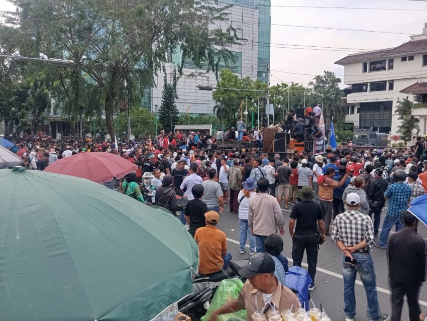 Ribuan Massa Aksi Demo, Minta Walikota Medan Cabut Surat Edaran