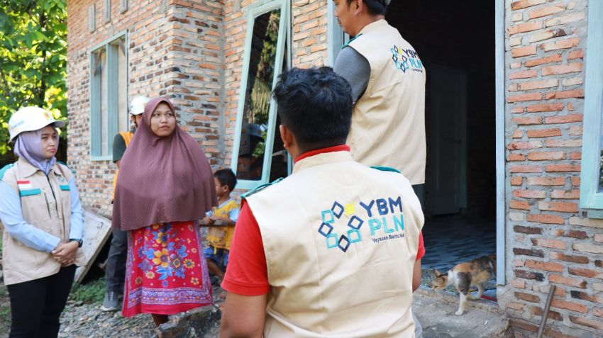 PLN UID Sumut Sambungkan Listrik Gratis Bagi 50 Keluarga Prasejahtera