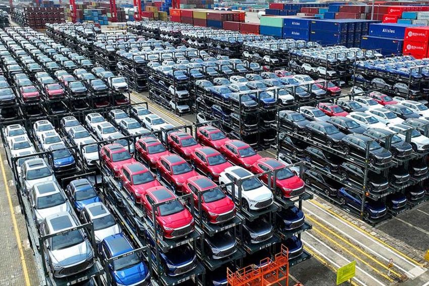 Tesla Tersalip Volkswagen dan BYD, Strategi Banting Harga Jadi Senjata Bertahan di 2026