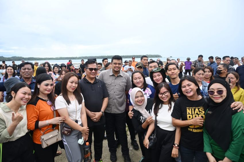 Bobby Afif Nasution Gaungkan Gerakan ASRI di Pantai Sorake, Serukan Wisata Bersih