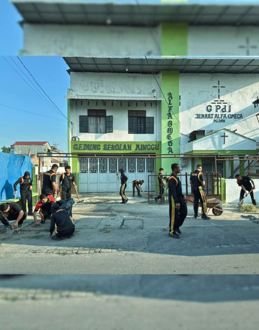 Detasemen Gegana Brimob Polda Sumut Kerja Bakti di Sekolah Minggu GPDI Alfa Omega Medan