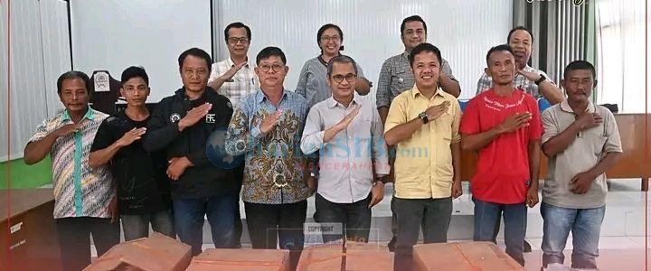 Bupati Serahkan Bantuan Perikanan untuk Nelayan di Nias
