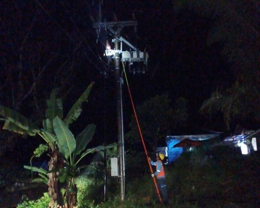 Banjir dan Longsor Terjang Tapteng dan Humbahas, PLN UP3 Sibolga Pulihkan Listrik di 20 Desa