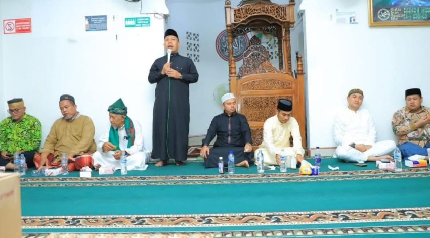 KPAD Labura Salah Tarawih di Masjid Nurul Iman
