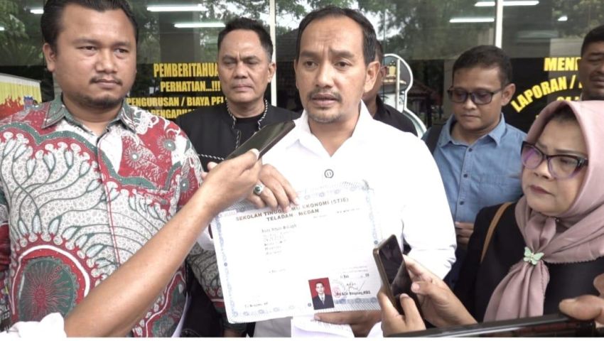 Wali Kota Tebingtinggi Tunjukkan Ijazah Asli Usai Dituding Palsu