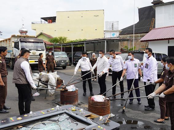 Kejari Karo Musnahkan Sabu 1,4 Kg dan Ganja 42 Kg dari Puluhan Perkara
