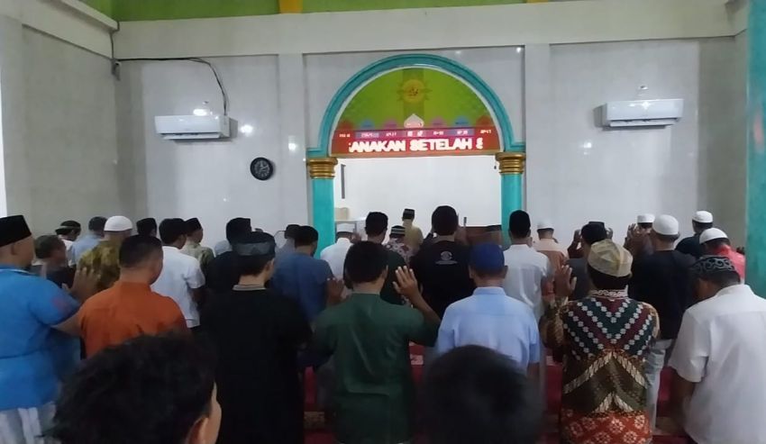 Jemaah Masjid Taqwa Muhammadiyah Aek Kanopan Timur Gelar Salat Gerhana Bulan