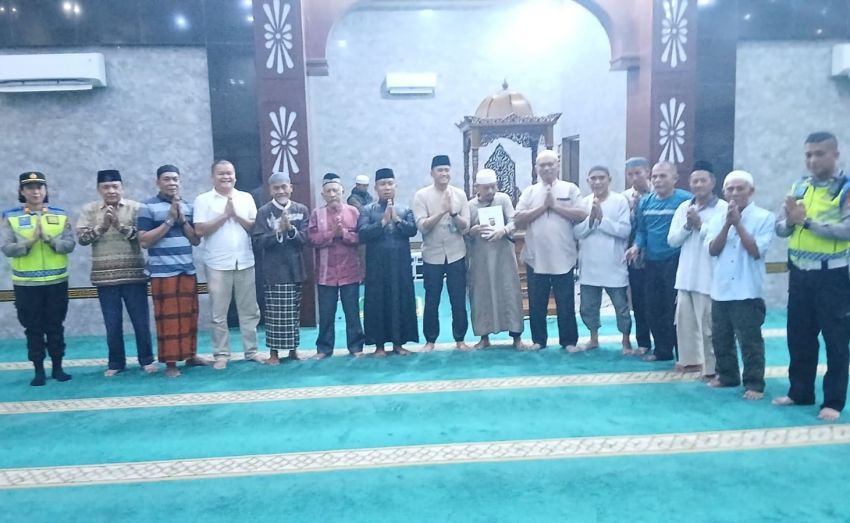 Kapolres Labuhanbatu AKBP Wahyu Endrajaya Tarawih Berjemaah Sejak SMP