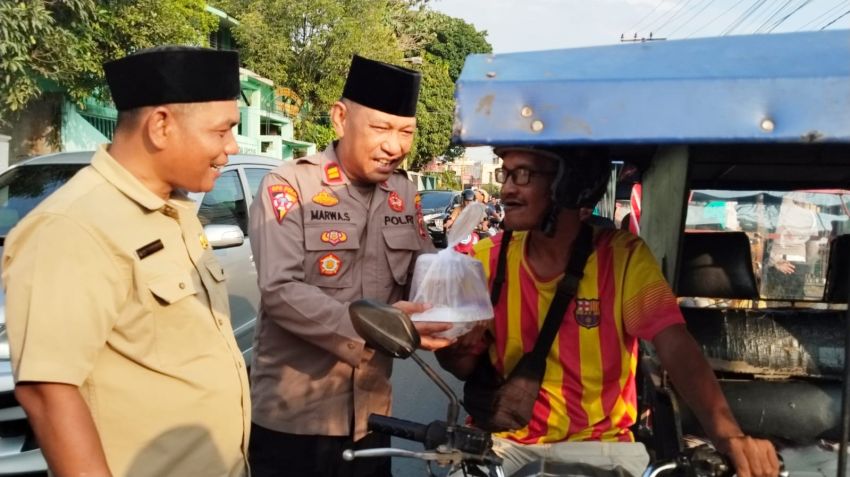 Polsek Sambas Bersama LKBH Sumatera Berbagi Kebaikan Ramadan