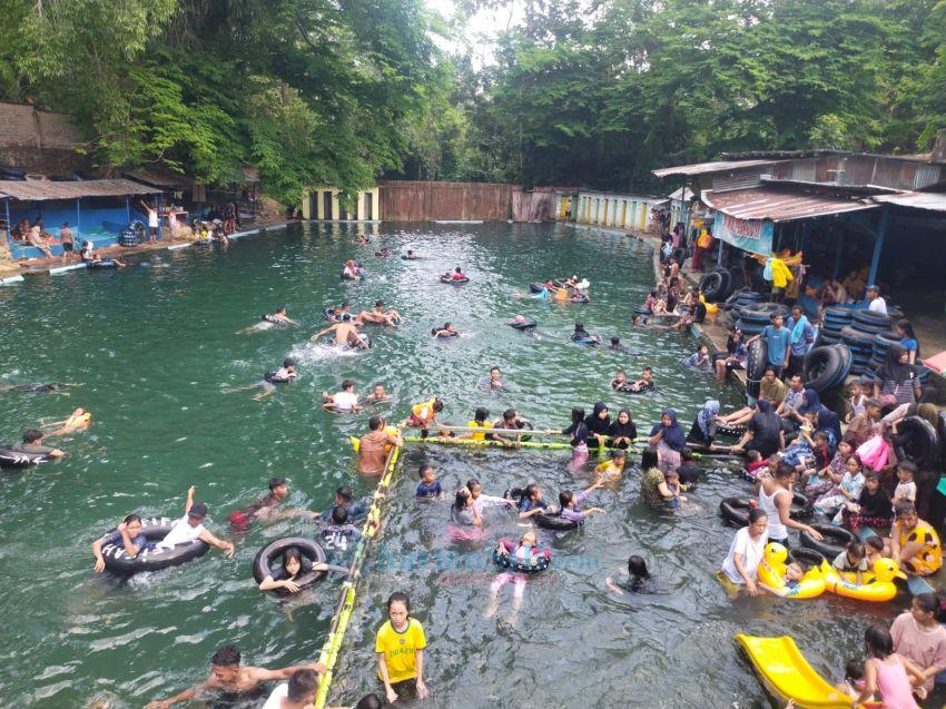 Libur Panjang, Kolam Renang Bahapal Simalungun Ramai Diserbu Pengunjung