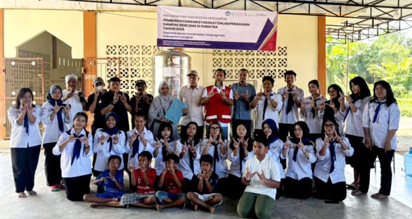 Mahasiswa Korps Sukarela PMI Bangun Instalasi Air Bersih di Desa Terdampak Banjir Langkat