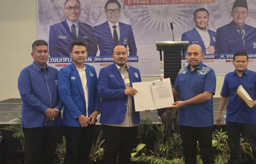 Eko Patrio Serahkan SK DPD PAN Labura, Fauzi Target Tambah Kursi DPRD