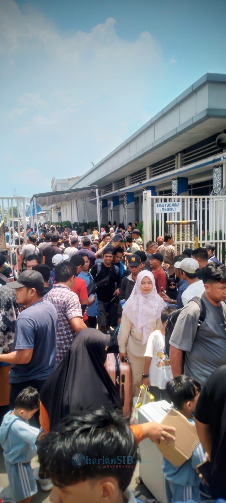 Puncak Arus Mudik, KMP Kelud Turunkan 3.620 Penumpang di Pelabuhan Belawan