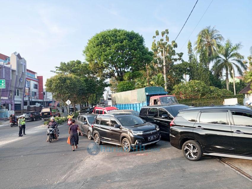 Antrean Kendaraan Mengular di Sejumlah SPBU Siantar